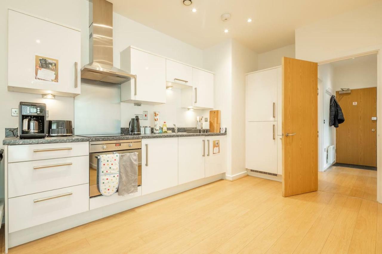 Central Bedford: Two Bedrooms, Breakfast Basket Exterior photo