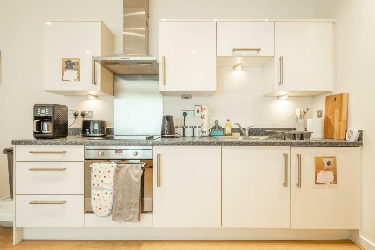 Central Bedford: Two Bedrooms, Breakfast Basket Exterior photo